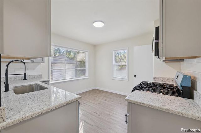 15876 Burt Road, Detroit, MI 48223