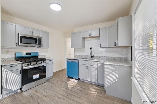 15876 Burt Road, Detroit, MI 48223