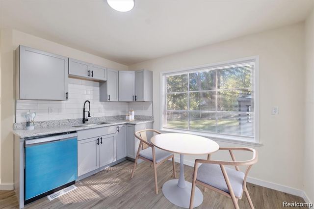 15876 Burt Road, Detroit, MI 48223