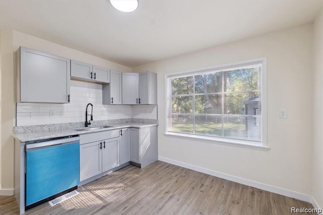 15876 Burt Road, Detroit, MI 48223