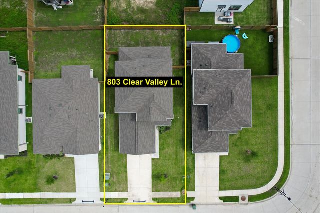 803 Clear Valley Lane, Dayton, TX 77535