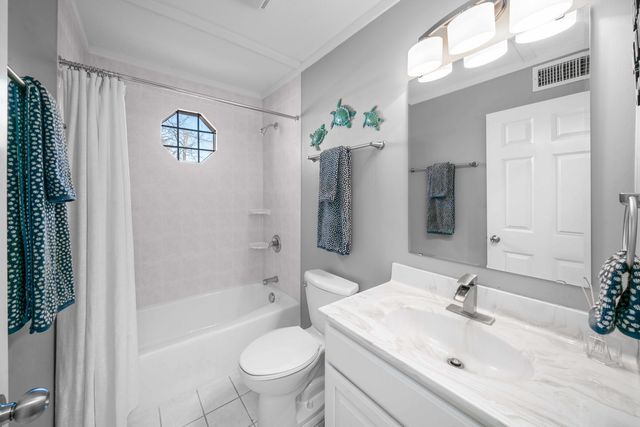 3 Holiday Drive, Lake Holiday, IL 60552