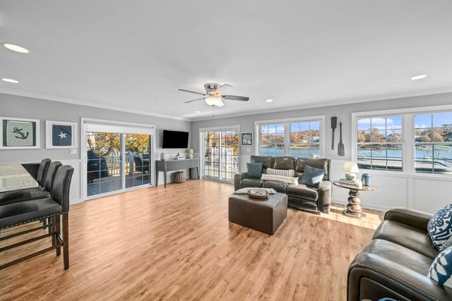 3 Holiday Drive, Lake Holiday, IL 60552