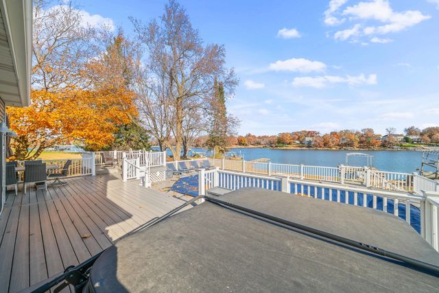 3 Holiday Drive, Lake Holiday, IL 60552