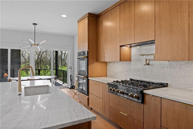 4 Broken Arrow Court, Lake Winnebago, MO 64034