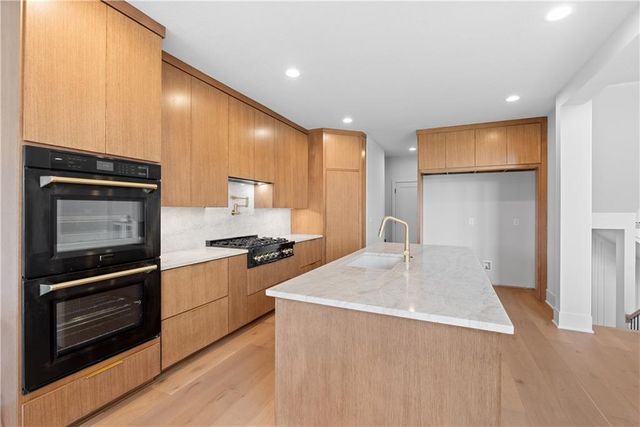 4 Broken Arrow Court, Lake Winnebago, MO 64034