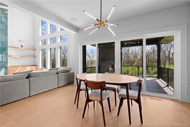 4 Broken Arrow Court, Lake Winnebago, MO 64034