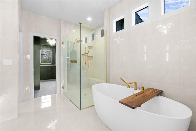 4 Broken Arrow Court, Lake Winnebago, MO 64034