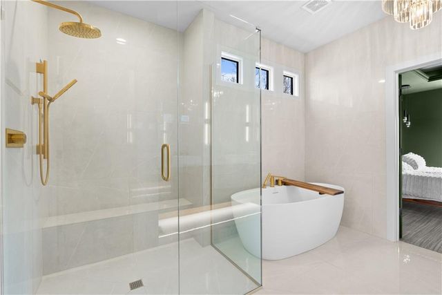 4 Broken Arrow Court, Lake Winnebago, MO 64034