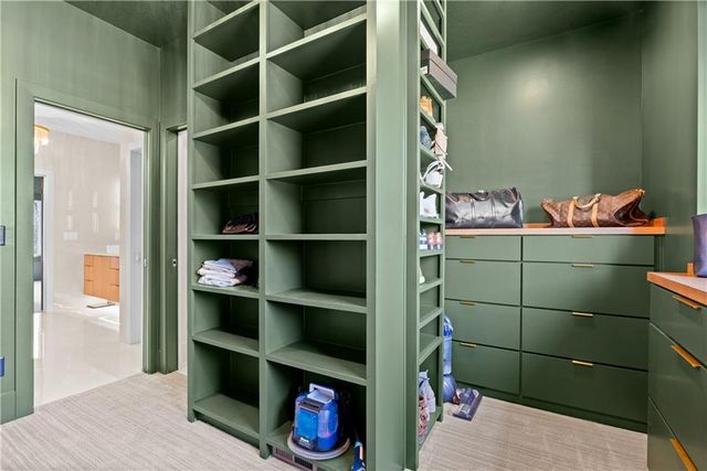 4 Broken Arrow Court, Lake Winnebago, MO 64034