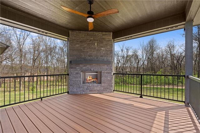 4 Broken Arrow Court, Lake Winnebago, MO 64034