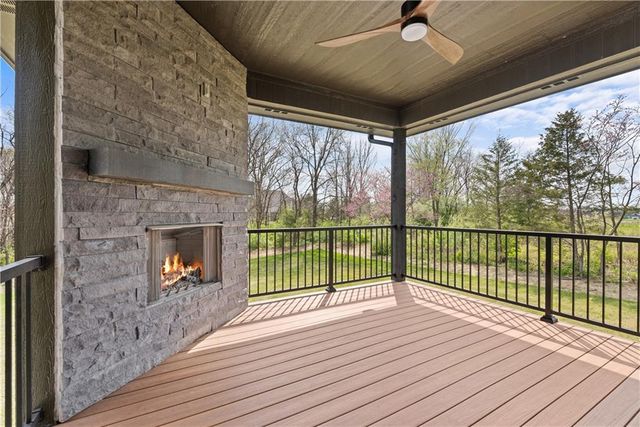 4 Broken Arrow Court, Lake Winnebago, MO 64034