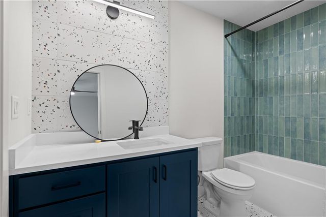 4 Broken Arrow Court, Lake Winnebago, MO 64034