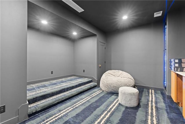 4 Broken Arrow Court, Lake Winnebago, MO 64034