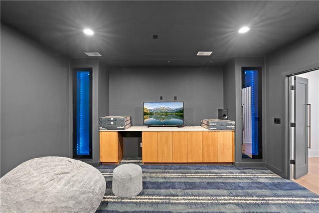 4 Broken Arrow Court, Lake Winnebago, MO 64034