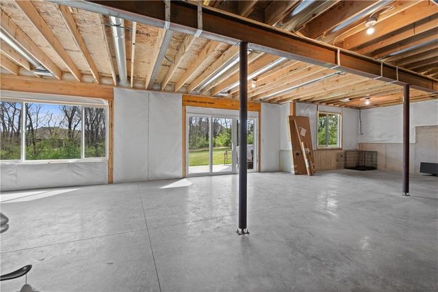 4 Broken Arrow Court, Lake Winnebago, MO 64034