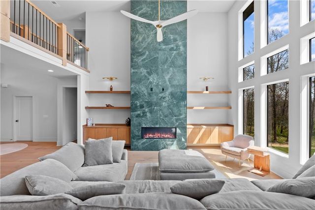 4 Broken Arrow Court, Lake Winnebago, MO 64034