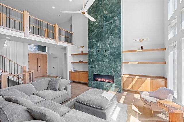 4 Broken Arrow Court, Lake Winnebago, MO 64034