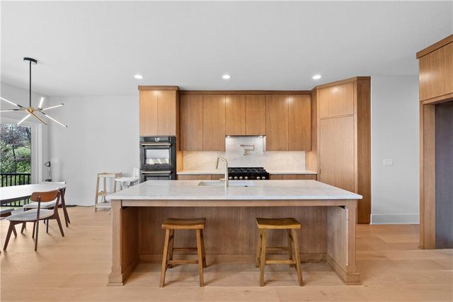 4 Broken Arrow Court, Lake Winnebago, MO 64034