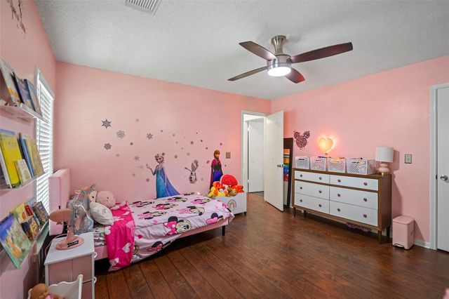 4011 Cedarwood Drive, Pearland, TX 77584
