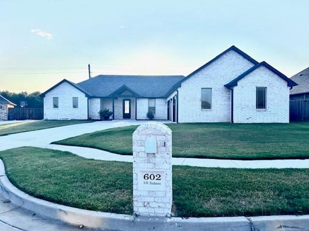 602 NW Blackstone Trail, Lawton, OK 73505