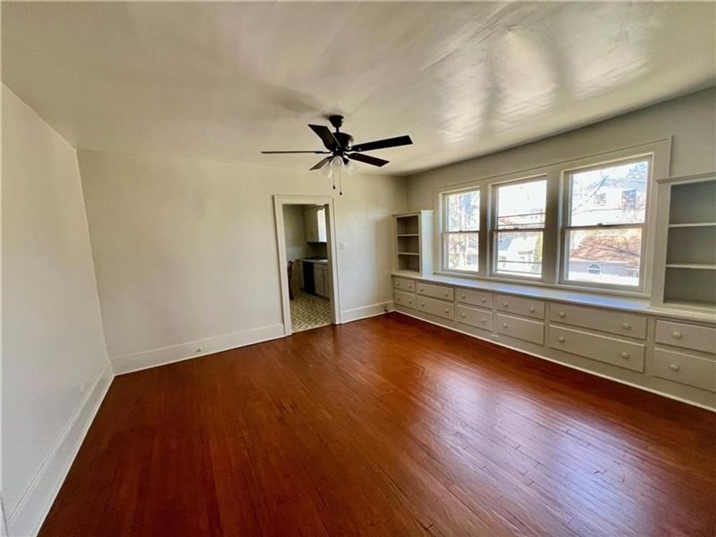 Image 3 of property listing at 225-227 E Garfield Ave, New Castle, PA 16105