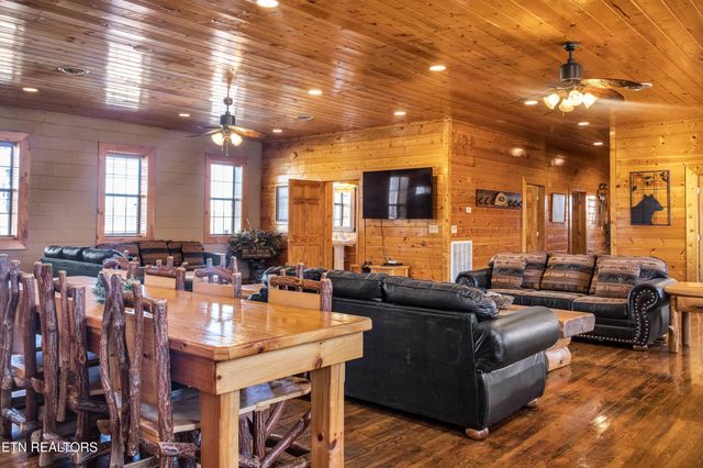 301 School St, Tellico Plains, TN 37385