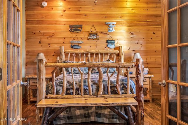 301 School St, Tellico Plains, TN 37385