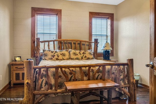 301 School St, Tellico Plains, TN 37385