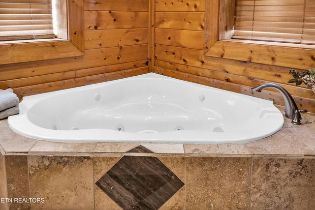 301 School St, Tellico Plains, TN 37385