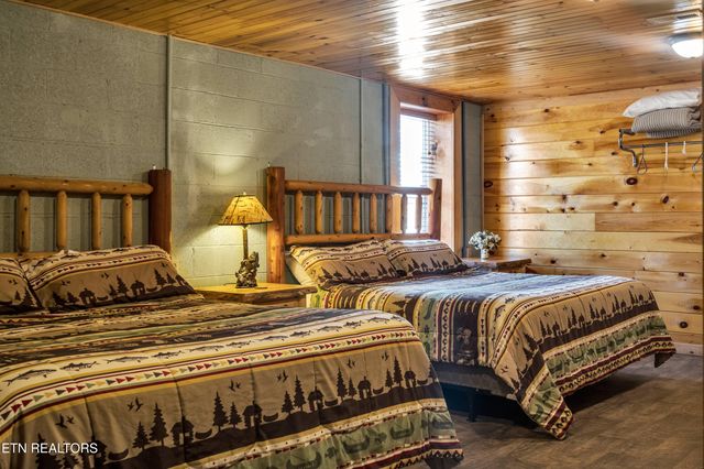 301 School St, Tellico Plains, TN 37385