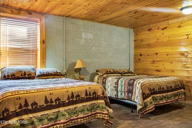 301 School St, Tellico Plains, TN 37385