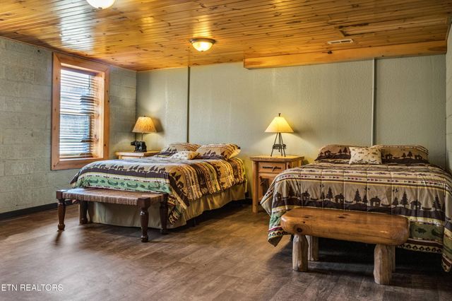 301 School St, Tellico Plains, TN 37385