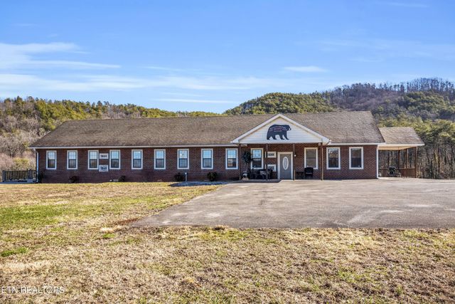 301 School St, Tellico Plains, TN 37385