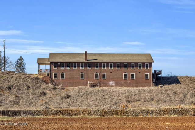 301 School St, Tellico Plains, TN 37385