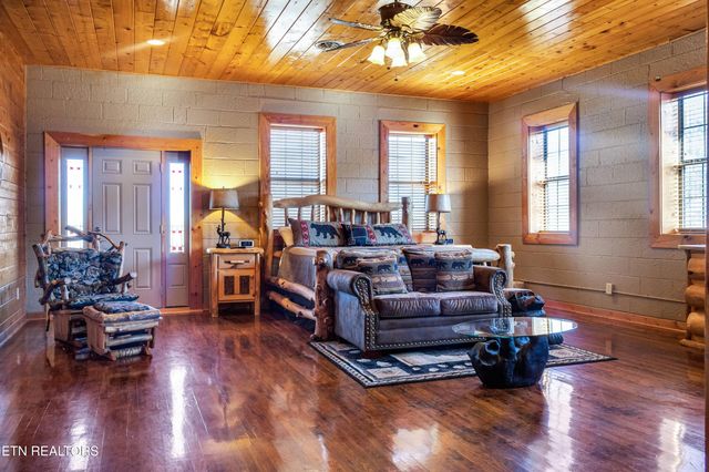 301 School St, Tellico Plains, TN 37385