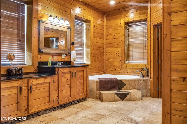 301 School St, Tellico Plains, TN 37385