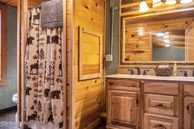 301 School St, Tellico Plains, TN 37385