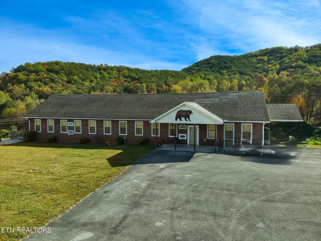 301 School St, Tellico Plains, TN 37385