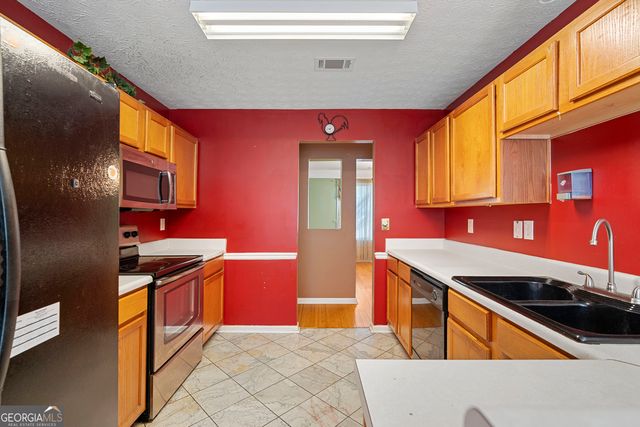 1543 Virgil Pond Lane, Loganville, GA 30052