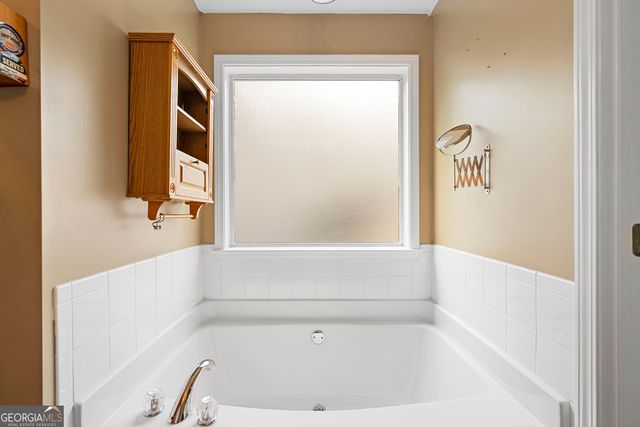 1543 Virgil Pond Lane, Loganville, GA 30052
