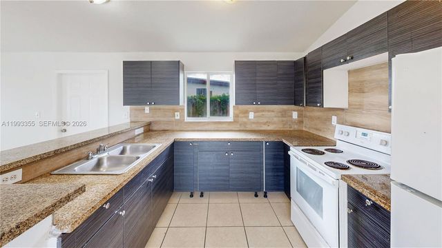 1616 NW 7th Pl, Florida City, FL 33034