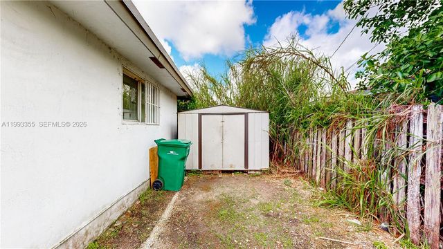 1616 NW 7th Pl, Florida City, FL 33034