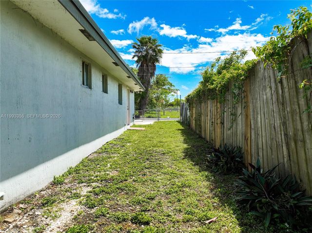 1616 NW 7th Pl, Florida City, FL 33034