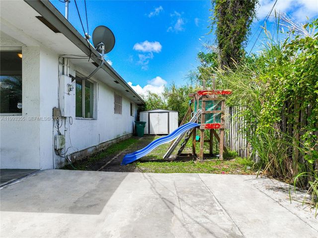 1616 NW 7th Pl, Florida City, FL 33034