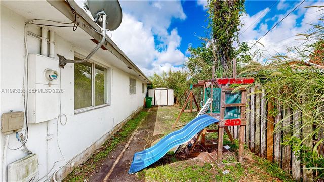 1616 NW 7th Pl, Florida City, FL 33034