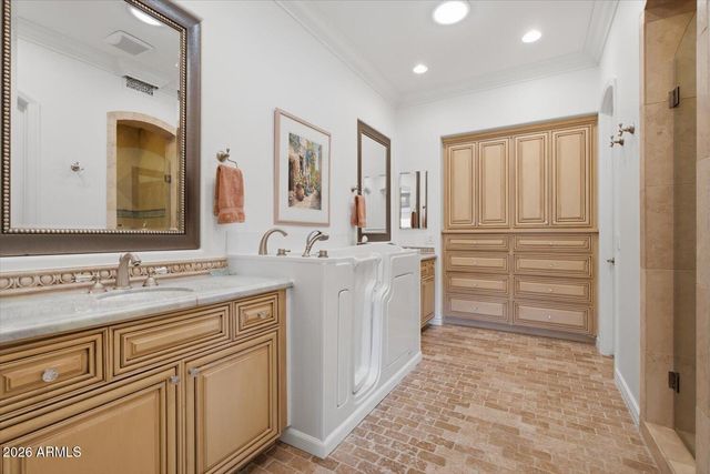 8932 E MOUNTAIN SPRING Road, Scottsdale, AZ 85255