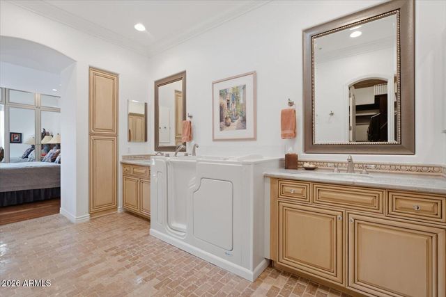 8932 E MOUNTAIN SPRING Road, Scottsdale, AZ 85255