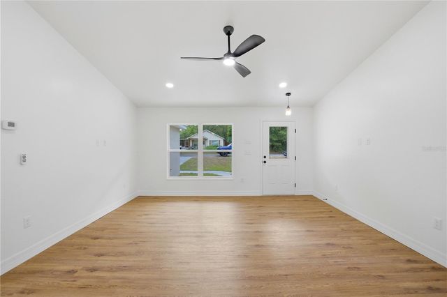 124 GUAVA TERRACE, Ocklawaha, FL 32179