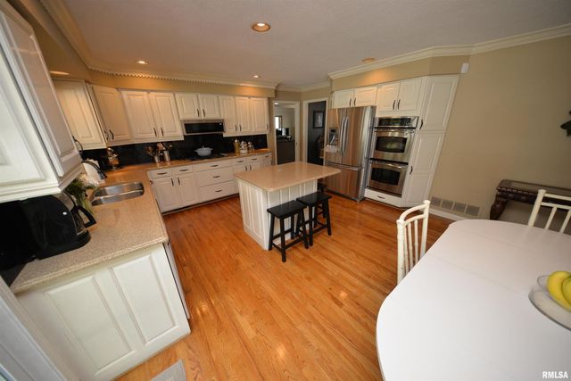 616 SEVILLE Drive, Mt Vernon, IL 62864